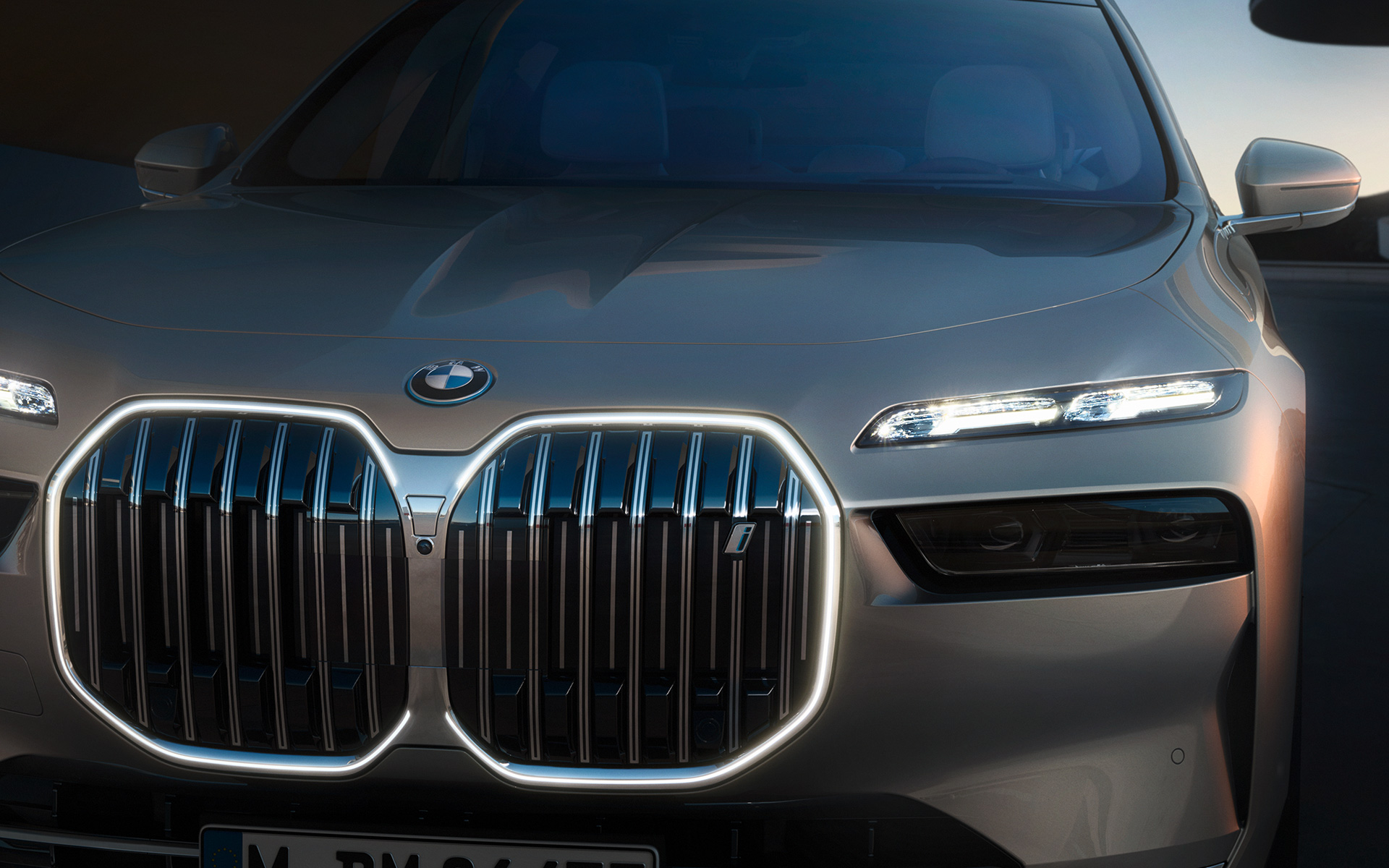 BMW i7 Седан G70 Надворешност BMW бубрежна решетка Iconic glow вклучено светло