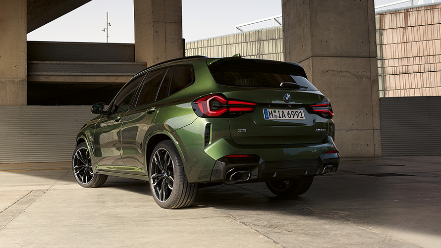 BMW X3 M40i G01 LCI Facelift 2021 Malachite зелена металик боја тричетвртински поглед од назад во стоење